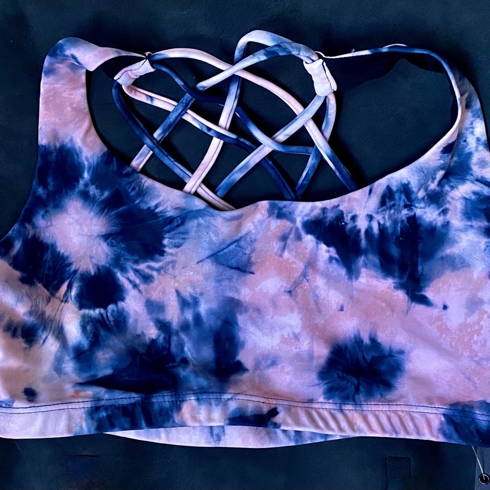 SO CUTE! pink and navy tie dye patterned scrappy halter sports bra size M/L